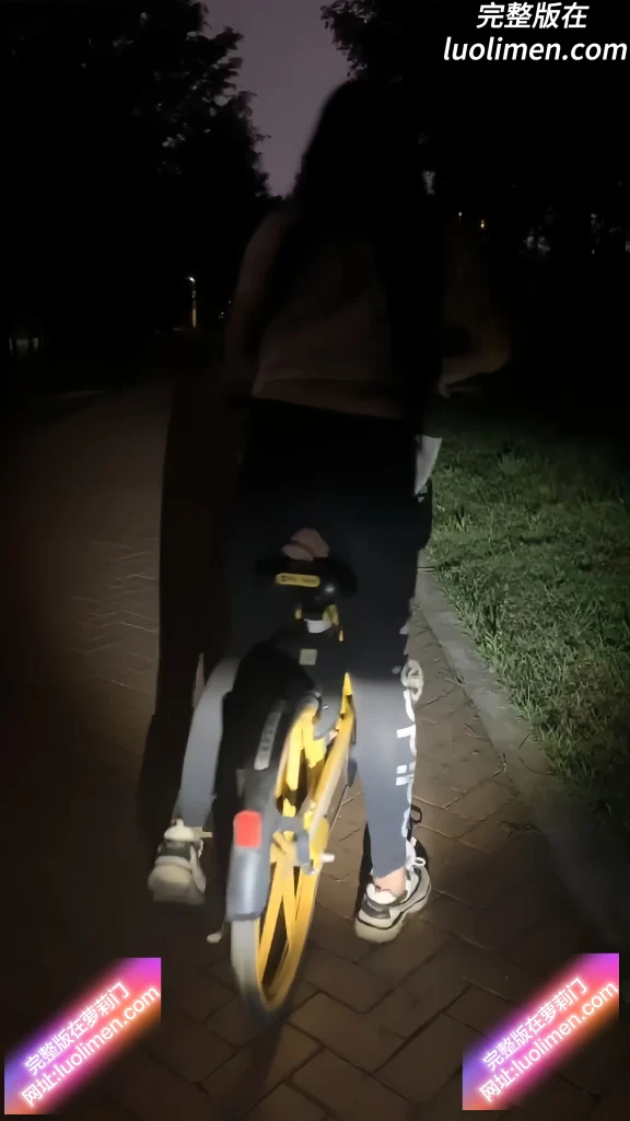 图片[16]-推特黑白dom老Zz 最新私拍合集 极限SM调教萝莉御姐人妻教师母狗 捆绑鞭打灌肠舔脚多场景-萝莉门 LUOLIMEN